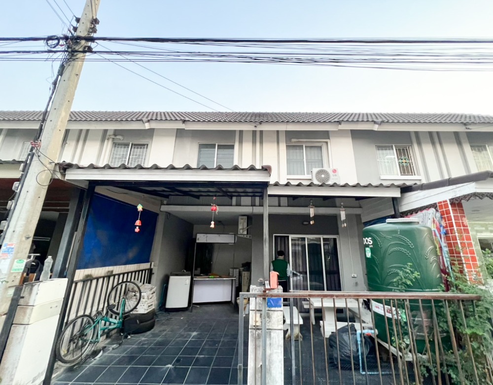 For SaleTownhousePathum Thani,Rangsit, Thammasat : 📍For sale, 2-storey townhouse, Pruksa Village 64/1, Khlong 3 Road, Rangsit-Khlong Luang, only 1.25 million, very good price, good location, convenient transportation, can enter and exit via many routes, such as the Tollway, Vibhavadi, and Utraphimuk Eleva