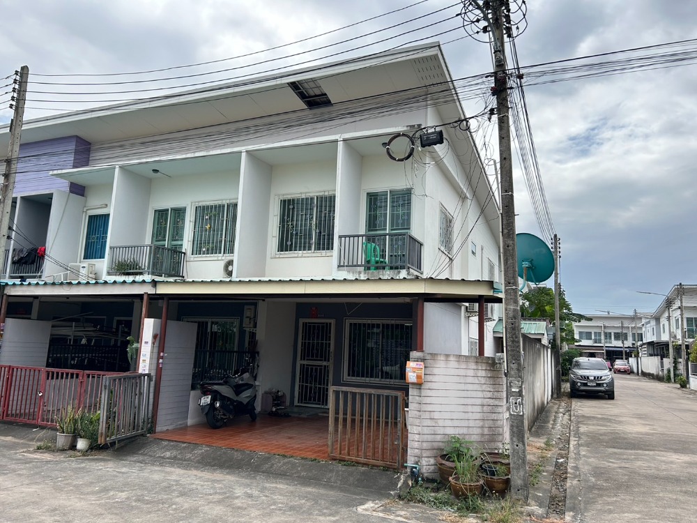 For SaleTownhouseSriracha Laem Chabang Ban Bueng : 2-storey townhouse, corner unit in the heart of the community, easy access, Laddawin Bowin project, near Bowin fresh market, size 26.9 sq m.