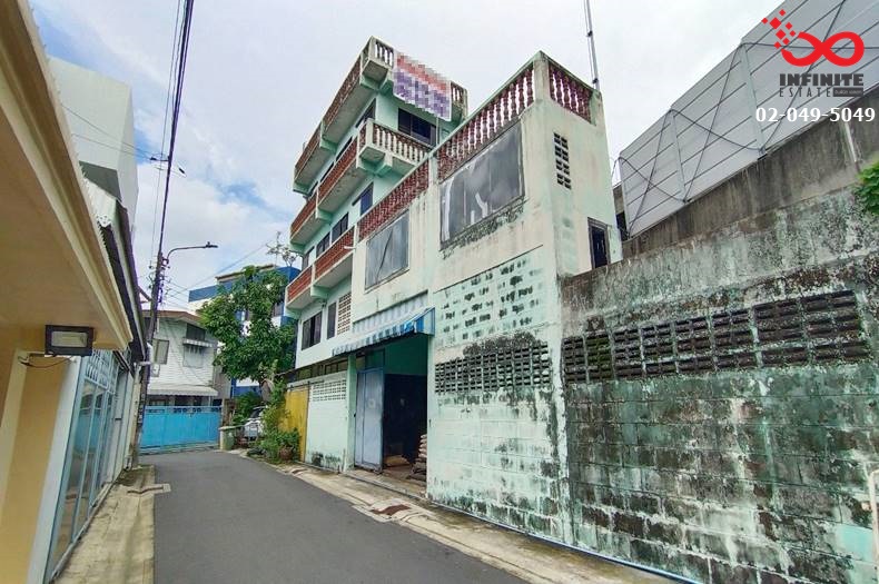 For SaleShophouseSilom, Saladaeng, Bangrak : For sale: 3-storey building, 22 square wah, Rama 4 Road, Soi Trok Chalong Krung