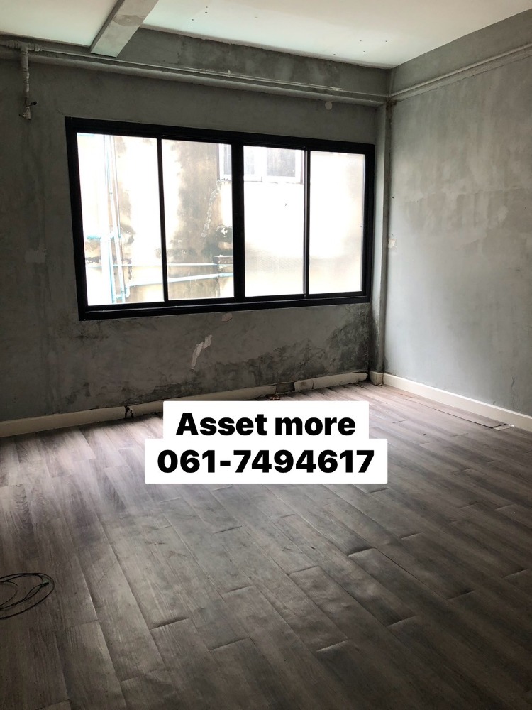 For SaleShophouseSukhumvit, Asoke, Thonglor : Urgent sale, commercial building, 5 floors, 2 units, size 28 sq w, usable area 560 sq m, Khlong Tan Nuea Subdistrict, Khlong Toei District, Bangkok