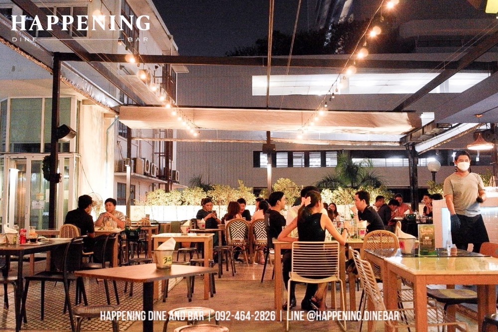 For LeaseholdRetailSilom, Saladaeng, Bangrak : For rent: Silom shop, on the road, Rooftop + Indoor, rent in the tens of thousands, prime location, can be opened immediately, has a bar and kitchen with all equipment, ready to open for business!!