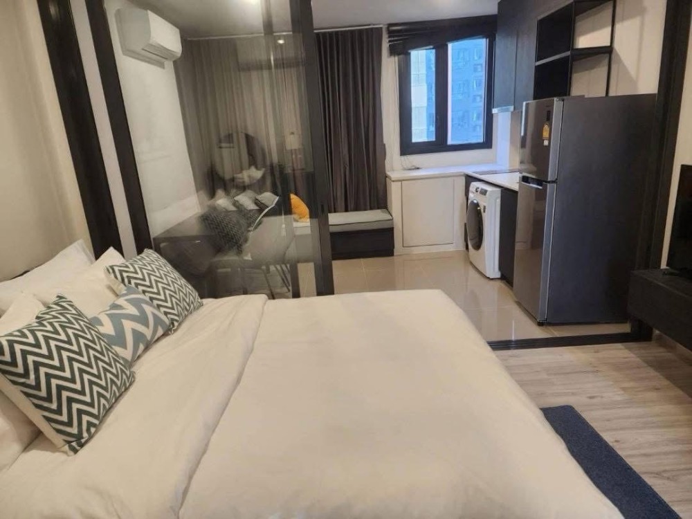 For RentCondoRatchadapisek, Huaikwang, Suttisan : 🌃XT Condo (Huai Khwang) 🍃On the main road, 75 m from MRT, can walk to 🚅 🔸️ 1 Bed room, size 30 sq m. 🔸️ City view, 13th floor, Building 🔸️ Building B 🔥Rent 17,000/month🔥 House number 298/1403