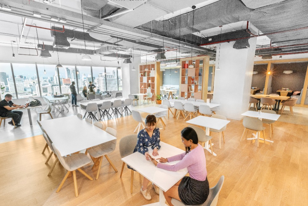 For RentOfficeSiam Paragon ,Chulalongkorn,Samyan : Find a dedicated desk and get down to business in Spaces Chamchuri Square