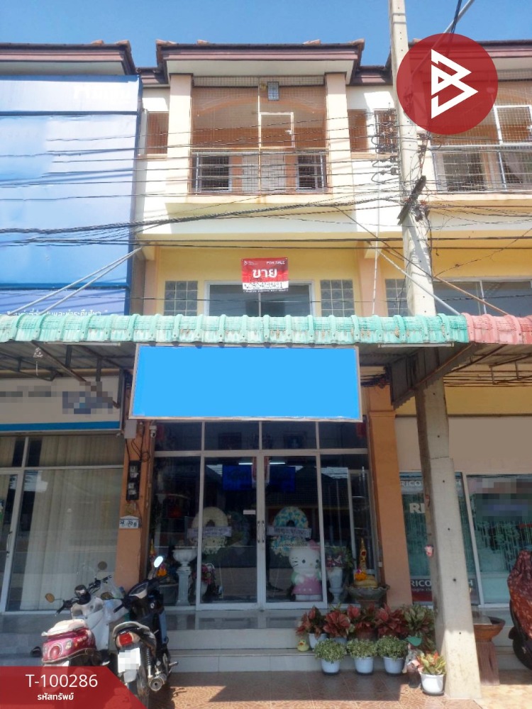 For SaleShop HousePhichit : Commercial building for sale, 3 floors, on the road, area 43.1 sq w, in Muang Phichit