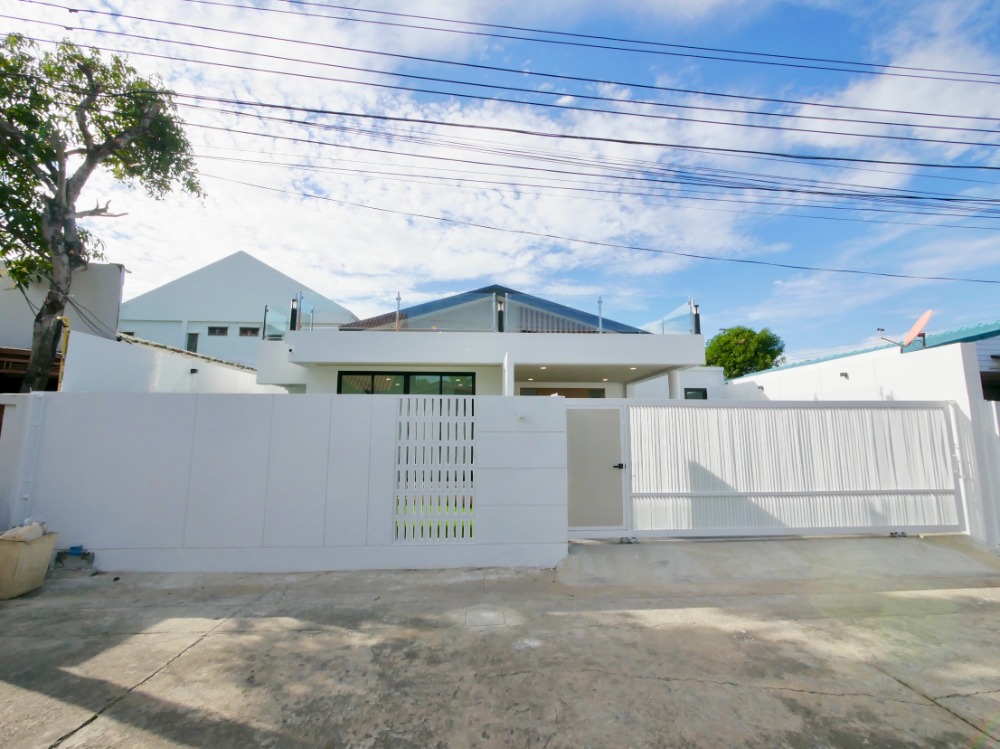 For SaleHouseOnnut, Udomsuk : Single-storey house for sale, Soi On Nut 70/1, size 50 sq m, 3 bedrooms, 2 bathrooms, newly decorated throughout.