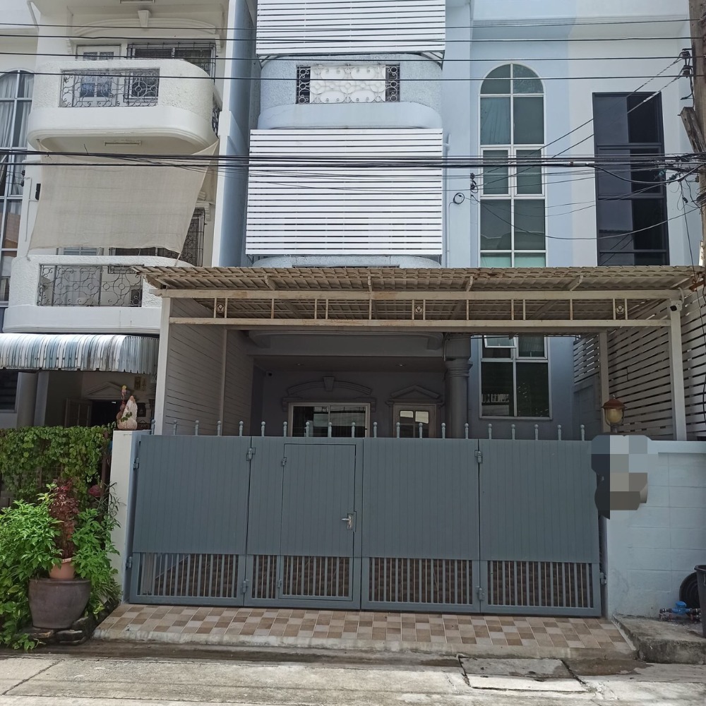 For RentTownhouseLadprao, Central Ladprao : Townhouse for rent, Lat Phrao 84, air-conditioned, some furniture, 4 bedrooms, 3 bathrooms, rental price 45,000 baht per month