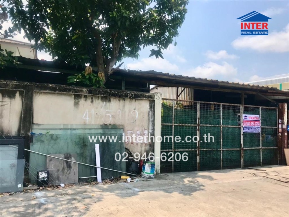 For SaleLandSamut Prakan,Samrong : Land + 2-storey house, 115 sq m. Land + house near Robinson Lifestyle Lat Krabang, Lat Krabang Soi 14/1, Lat Krabang Road, Lat Krabang Road 14/1, Bang Phli, Samut Prakan