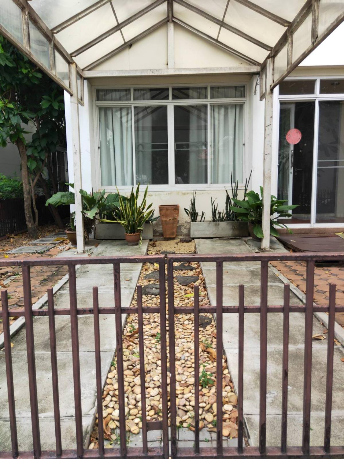 For RentHouseYothinpattana,CDC : 🍒For rent: Single house, Bangkok Villa Village, near the expressway, near French International School, KIS, Regent, SISB, Meng Jai, only 2 minutes from the expressway entrance/exit, Lat Phrao Tollway.>> 2-storey single house, 65 sq m., 3 bedrooms, 3