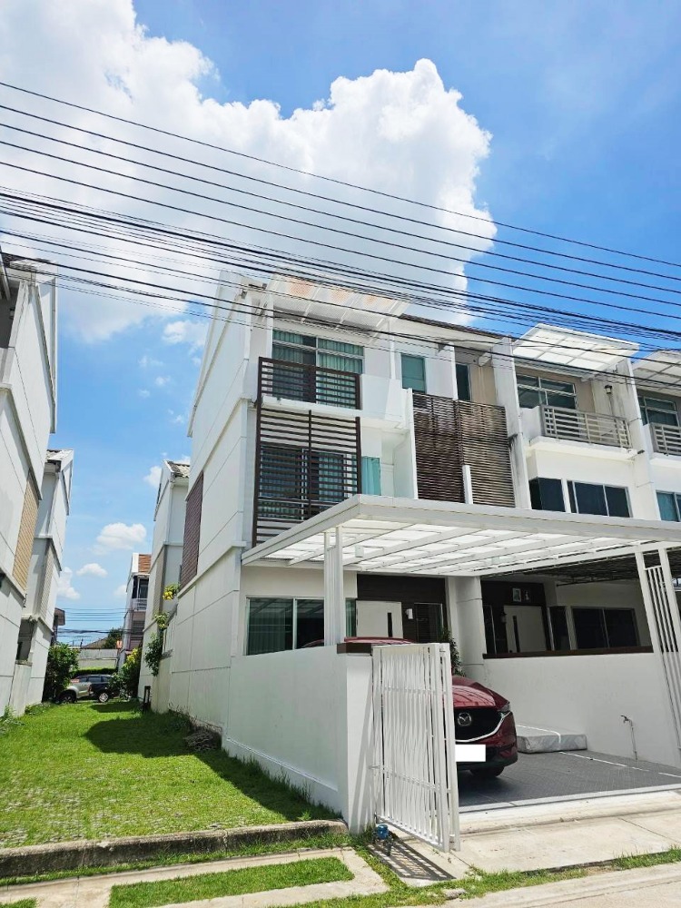 For RentTownhousePattanakan, Srinakarin : Corner Townhome For Rent BanMai Village, Krungthep Kreetha Soi 7, Fully furnished