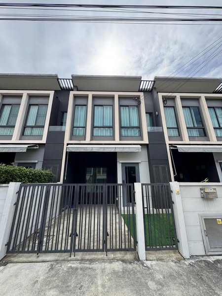 For RentTownhomeSamut Prakan,Samrong : Townhouse for rent, Pleno Sukhumvit-Bangna (Pleno Sukhumvit-Bangna), size 52 sq m, near Mega Bangna, beautiful house, decorated, ready to move in