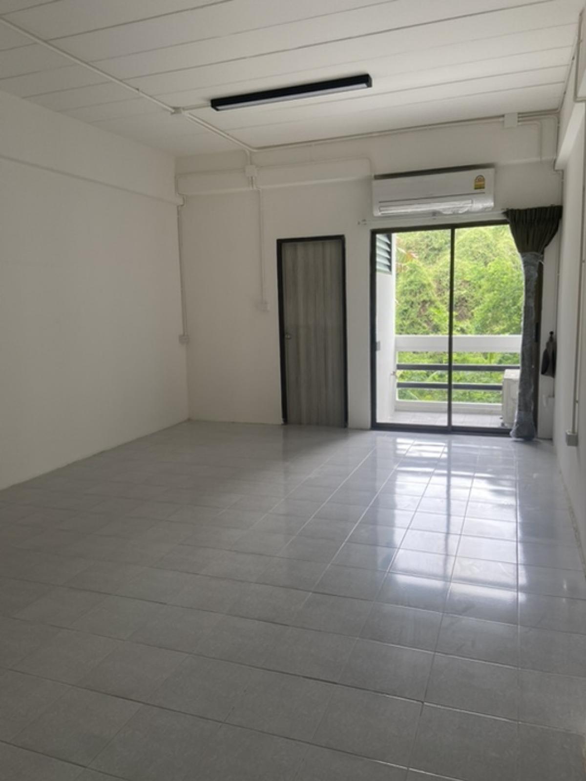 For RentOfficeSukhumvit, Asoke, Thonglor : Office for rent near BTS Thonglor. Parking available