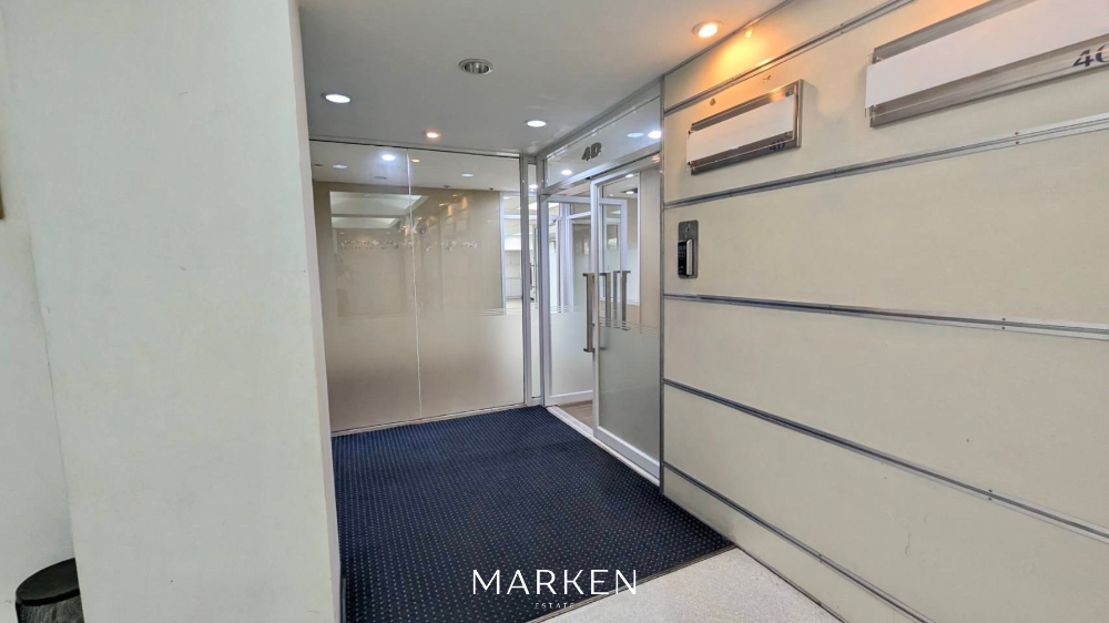 For RentOfficeRatchadapisek, Huaikwang, Suttisan : For Rent: Office Space with Meeting Room in Ratchadapisek, Near MRT Huai Khwang