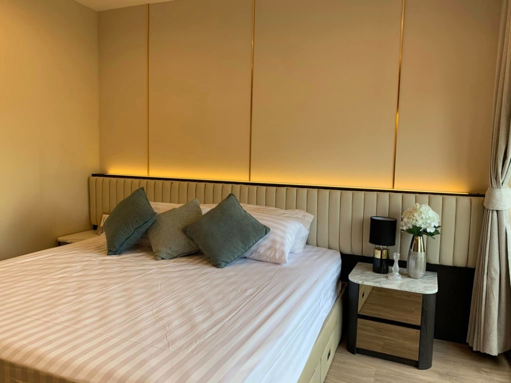 For RentCondoWitthayu, Chidlom, Langsuan, Ploenchit : 🎏FOR RENT>> Noble Above Wireless>> Near BTS Phloen Chit, large room, large room, complete furniture, electrical appliances, 4th floor, beautiful room, fully furnished, 2 bedrooms #LV-MO1066