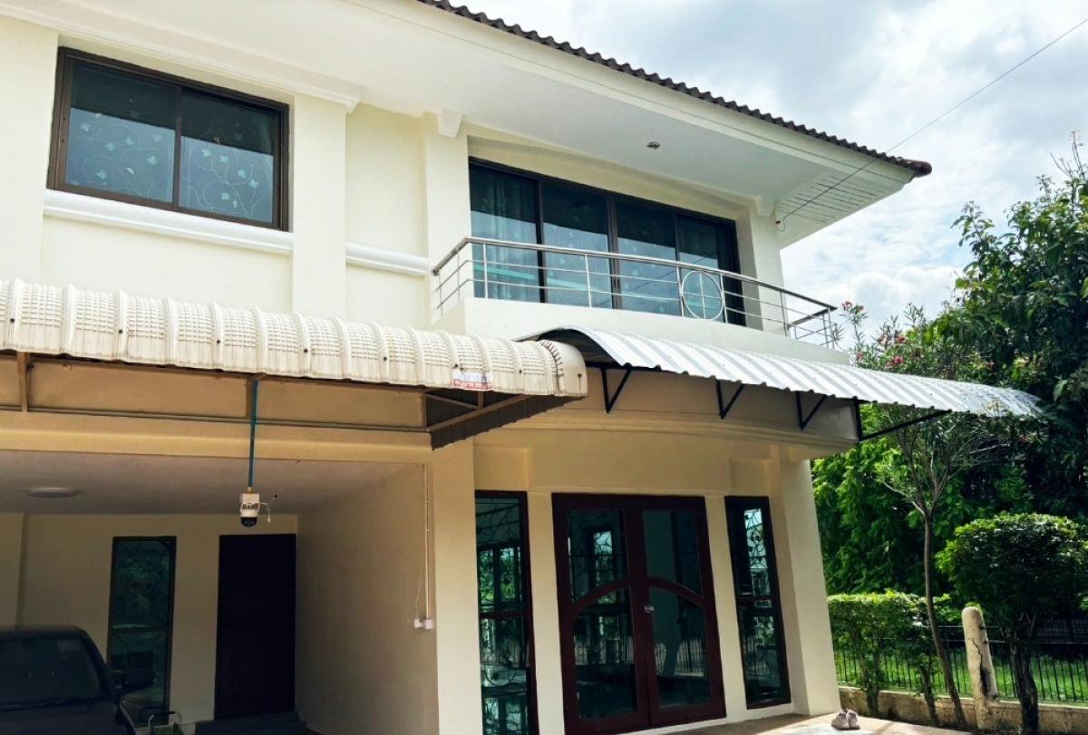 For RentHousePathum Thani,Rangsit, Thammasat : ✅️For rent, Supalai Buri Rangsit, Khlong Si, 2-storey detached house, fully furnished, ready to move in, area 59 sq m, usable area 168 sq m. 🛌 3 bedrooms 🛀 2 bathrooms 🚗 2 parking spaces 🧭 South ✅Price 17,000 baht / month * Ready to move in * 🔔 Hurry to b