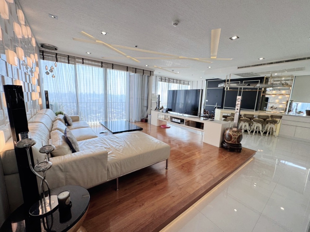 ให้เช่าคอนโดลาดพร้าว เซ็นทรัลลาดพร้าว : RENT !! Condo The Issara Ladprao, MRT Ladprao, Fl. 43, Area 138 sq.m., Rent 60,000 Baht (Pool view)