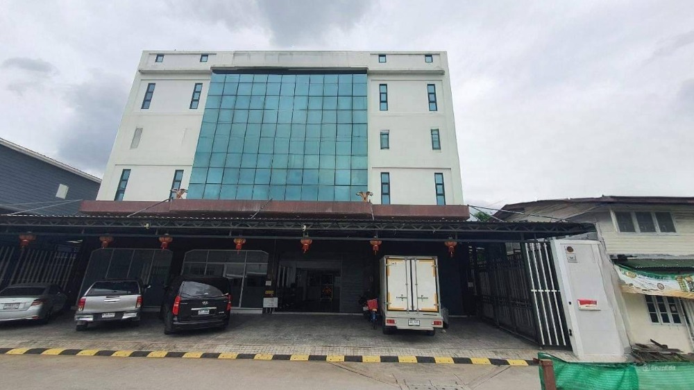 For RentShop HouseLadprao101, Happy Land, The Mall Bang Kapi : For rent: Commercial building, usable area over 3,000 sq m, Soi Lat Phrao 101, accessible from both Lat Phrao 101, Kaset-Nawamin, and Ram Intra Expressway. Suitable for an office and warehouse.