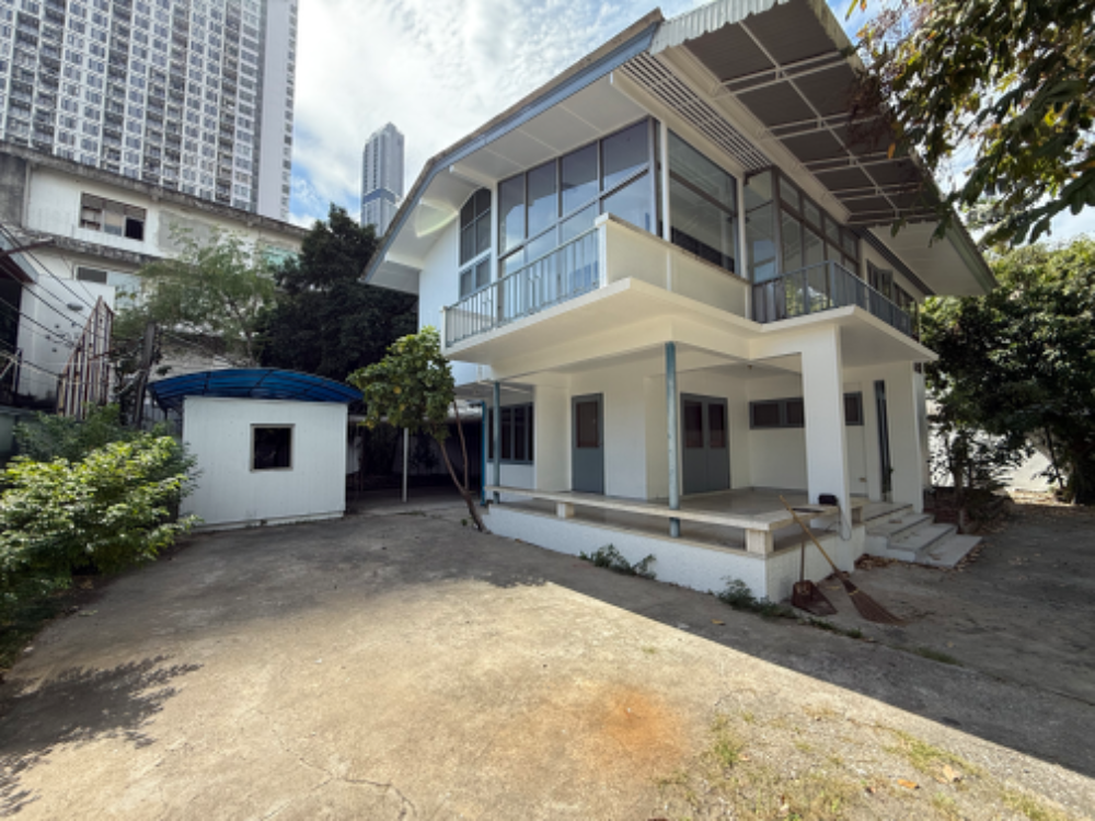 For RentHouseSukhumvit, Asoke, Thonglor : 2-storey detached house for rent, Ekkamai 15, size 250 square wah