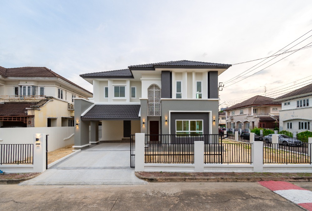 For SaleHouseRattanathibet, Sanambinna : vfor sale - #Secondhand house, newly decorated, Lat Phrao, Rattanathibet #Corner house, area 98.40 sq m., convenient transportation, ready to move in