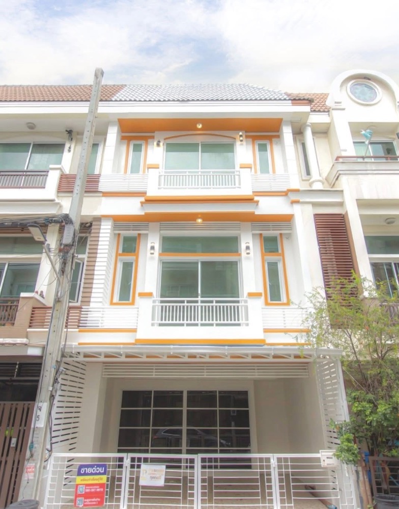 For SaleTownhouseKaset Nawamin,Ladplakao : 🏡 3-storey townhouse, renovated, luxurious, 3 bedrooms, 4 bathrooms, Premium Place Village 2, Ram Intra Mai Lap Road - Kaset Nawamin, near the Pink Line, price only 5,990,000 baht 🔥 #Free transfer 🔥