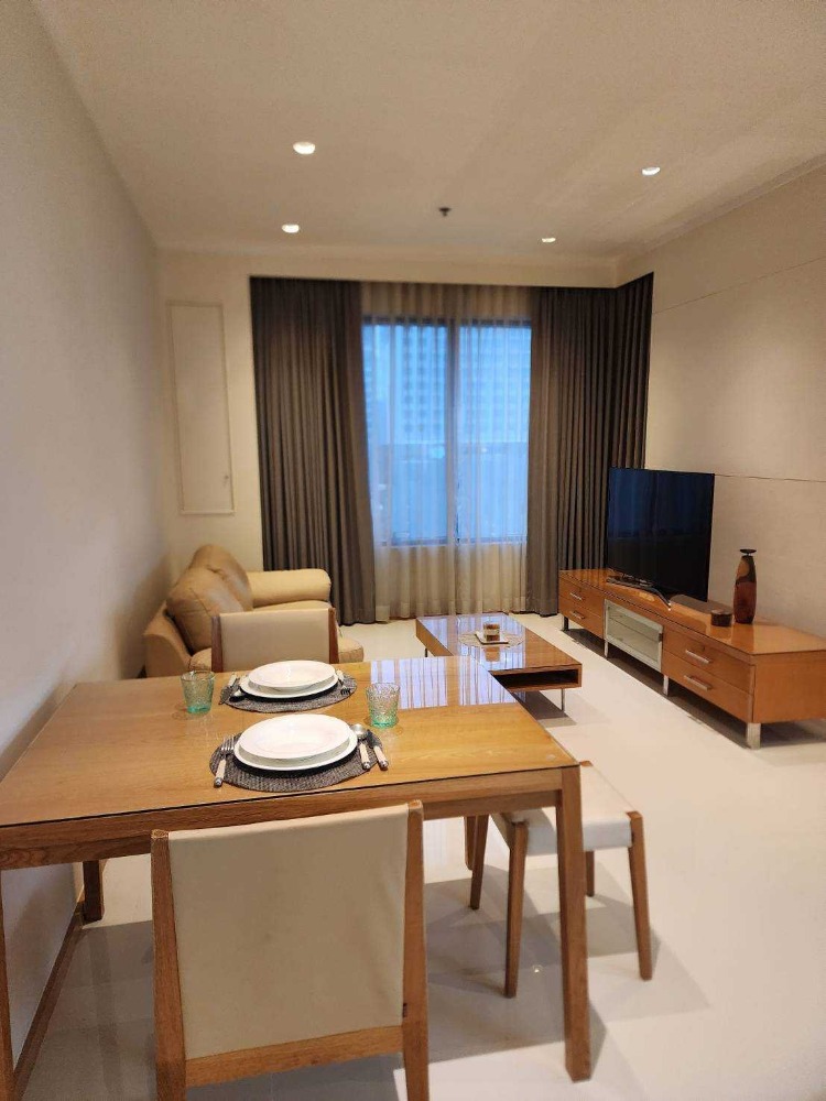 For RentCondoSukhumvit, Asoke, Thonglor : Available for rent, good price, newly renovated room, beautiful and comfortable, warm feeling, The Emporio Place Sukhumvit 24