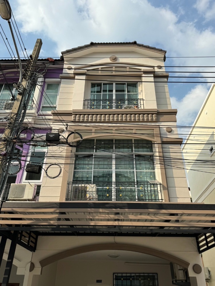 For RentTownhouseChokchai 4, Ladprao 71, Ladprao 48, : 3-storey townhouse, good location, beautifully decorated, for rent, Lat Phrao-Chok Chai 4 area, near Paolo Hospital Chok Chai 4, only 600 meters.