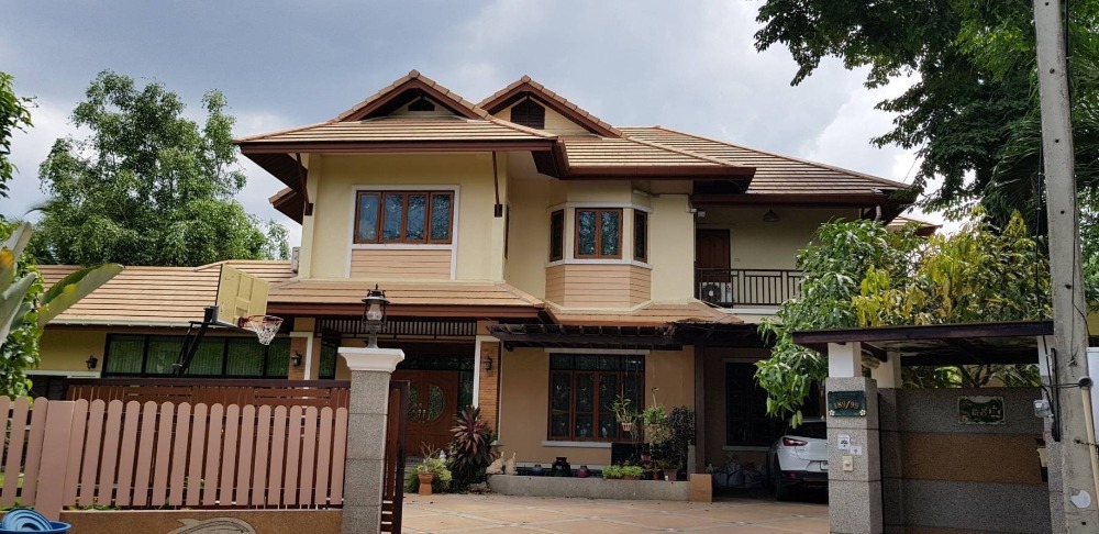 For SaleHouseChiang Mai : 5-Bedroom, 4-Bathroom Lakeside Mansion + Guest House Lake View Park 1 Project by Land & Houses