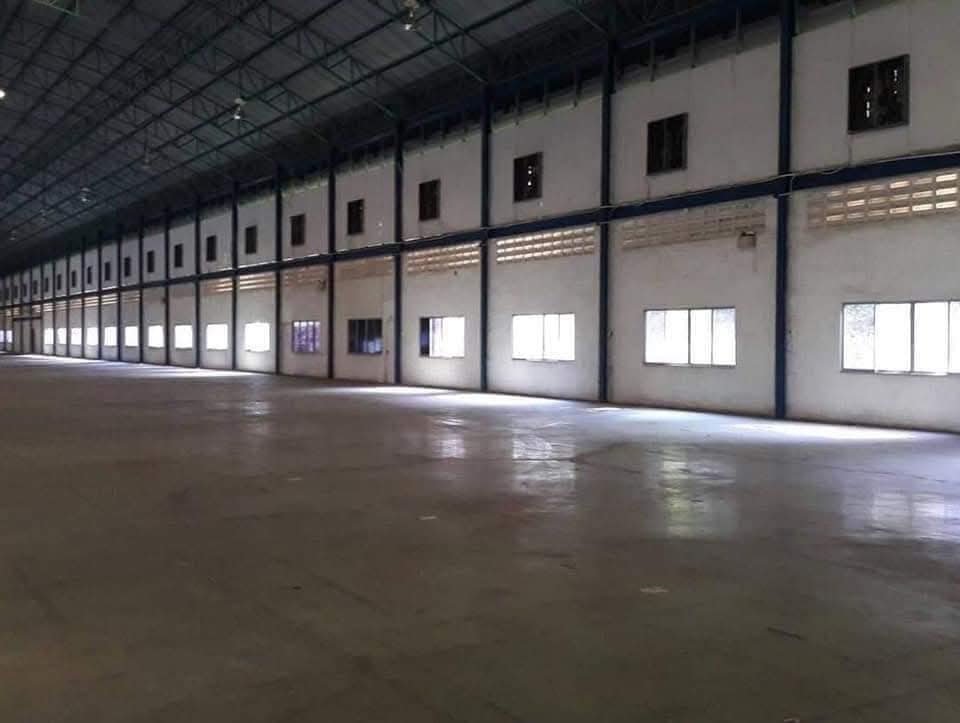 For RentWarehouseChachoengsao : Warehouse for rent next to Highway 304, Chachoengsao Province. From the land to Bang Khla intersection, approximately 3 kilometers.