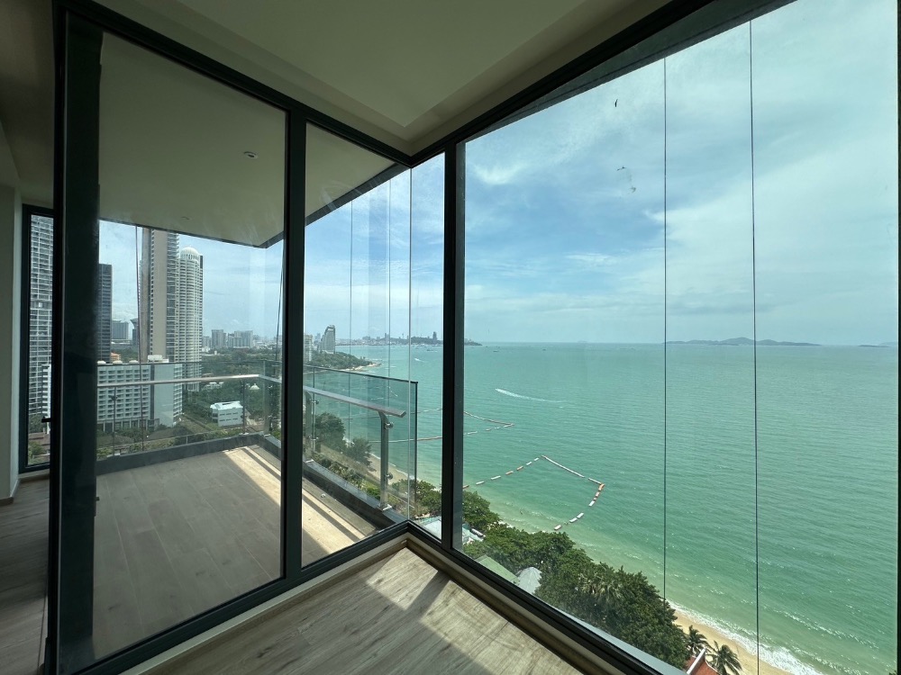 For SaleCondoPattaya, Bangsaen, Chonburi : Beachfront condo with private lift