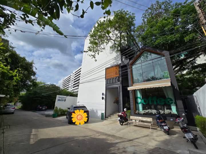 For RentTownhouseLadprao, Central Ladprao : !! Room available for rent !! #Office + Studio for rent, 3rd + 4th floor, area size 135 square meters, Soi Lat Phrao 15, can register a company, lots of parking space, 1 last unit left, UNIT B: Rent 50,000 baht / month