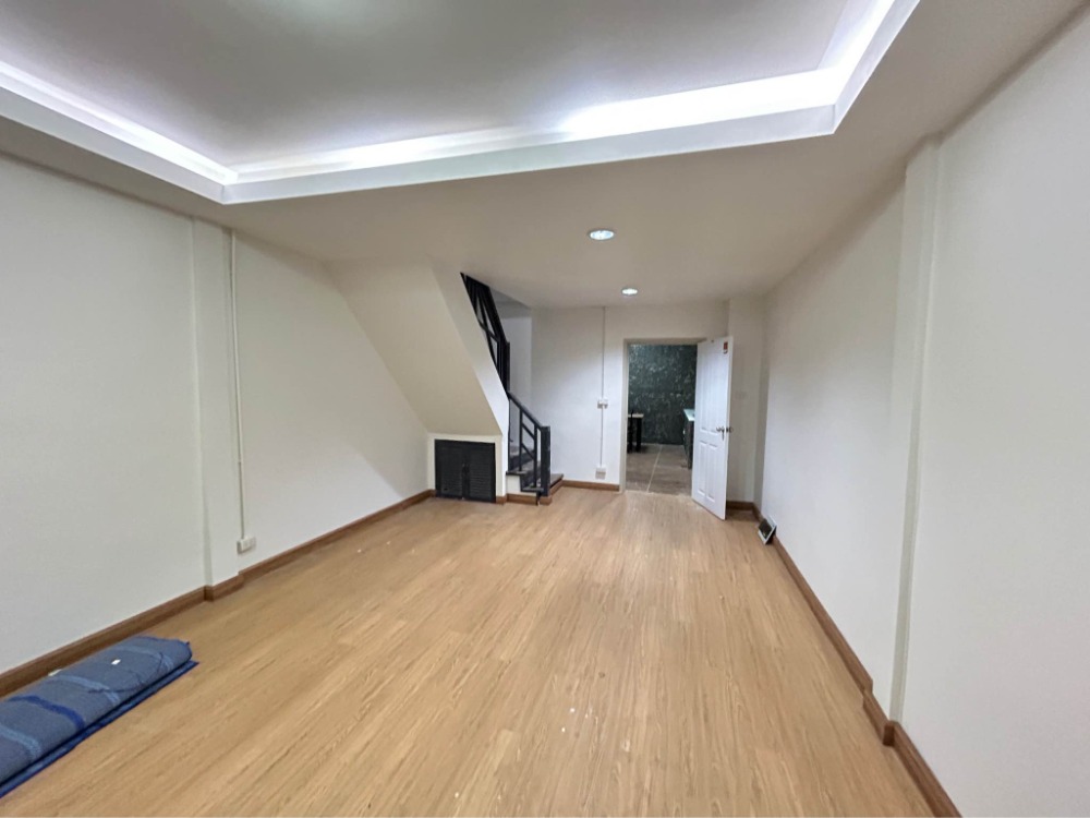 For SaleTownhouseKasetsart, Ratchayothin : For sale: 2-storey renovated townhouse, Sena Villa 2 Village, Soi Khubon 27 (AM1212)