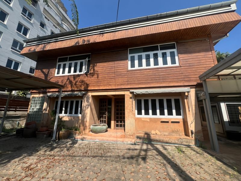 For SaleHouseRatchathewi,Phayathai : Here it is! House in Phaya Thai location, land for sale near Ari, Soi Phahonyothin 2, great location, near BTS Ari station.