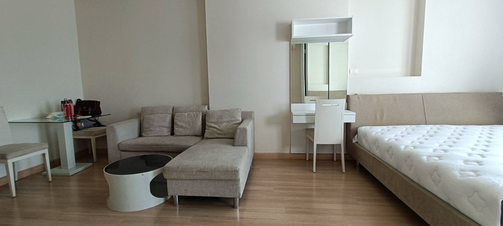 For RentCondoLadprao, Central Ladprao : Condo for rent: Life@Ladprao 18, near MRT Lat Phrao, only 150 meters.