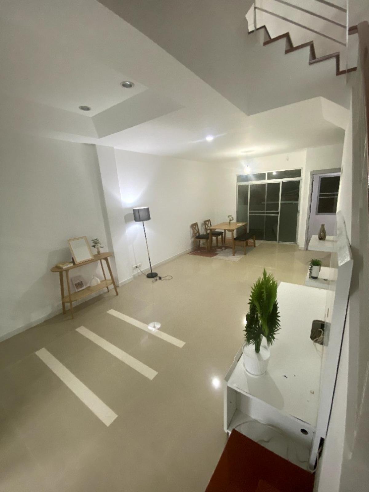 For RentTownhousePattanakan, Srinakarin : 🔥👑🏰🕝Beautiful house, good location 🏆👑House in the city center 🏰ROYAL MONACO🏰🎆👑[172 sq m/21 sq wa]👑3BED3 ✨️Parking: [3]👑✨️Line: miragecondo