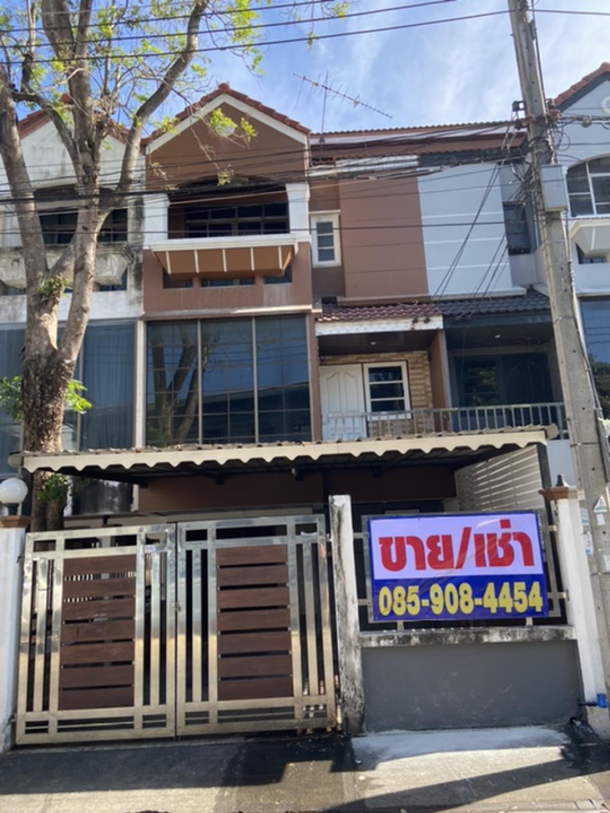 For SaleTownhousePathum Thani,Rangsit, Thammasat : Townhouse for sale, Thanatcha 3 floors, Pathum Thani, 22 sq m.