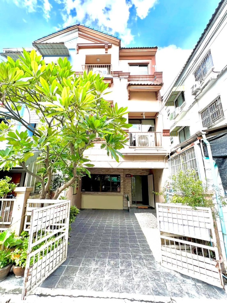 For RentTownhouseChokchai 4, Ladprao 71, Ladprao 48, : Townhouse for rent, Baan Klang Muang, Meng Jai-Lat Phrao, 3 bedrooms, corner house* 🔥Very good price 29,000 baht/month🔥