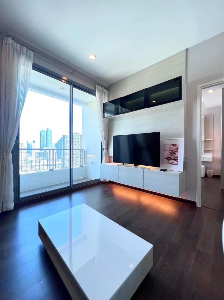 For RentCondoRama9, Petchburi, RCA : ✨ For rent, super cool! Beautiful room, fully furnished, ready to move in ✨ Q Asoke, a luxury condo in the heart of Asoke, near MRT Phetchaburi 🏡 1 bedroom | 1 bathroom | 45 sq m. 💰 Rent only 28,000 baht/month Call: 086-746-8882 (Cooper)