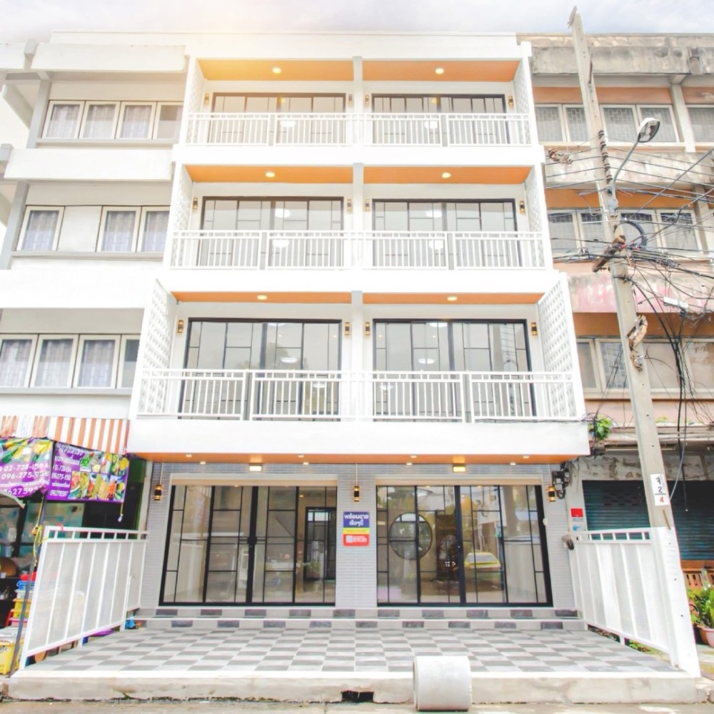 For RentShop HouseLadprao101, Happy Land, The Mall Bang Kapi : Commercial building, 4 floors, 2 units connected to each other, 4 bedrooms, 4 bathrooms, newly renovated, fully beautiful, large area, size 24 sq m., suitable for living, as a home office or opening a company, business location, near the mall Bangkapi #ne