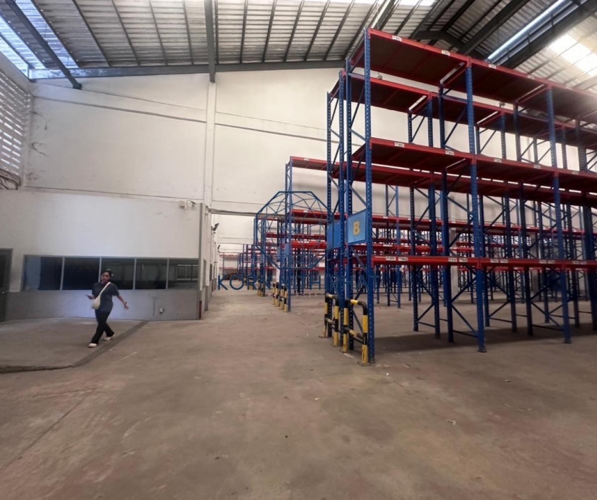 For RentWarehouseSamut Prakan,Samrong : Renting a warehouse of 2,376 square meters of warehouse, Thepharak -Srinakarin Road, Samut Prakan. Near the special expressway, industrial estate and factory.