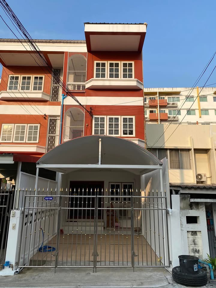 For RentTownhouseLadprao, Central Ladprao : Townhouse for rent, 3 floors, Lat Phrao 29 Road, 5 air conditioners, some furniture, 4 bedrooms, 5 bathrooms, rental price 25,000 baht per month