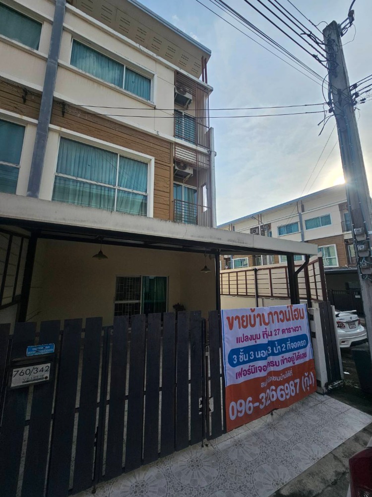 For SaleTownhousePattanakan, Srinakarin : Ready to move in house, sold with all furniture, good price, ready to apply for a loan