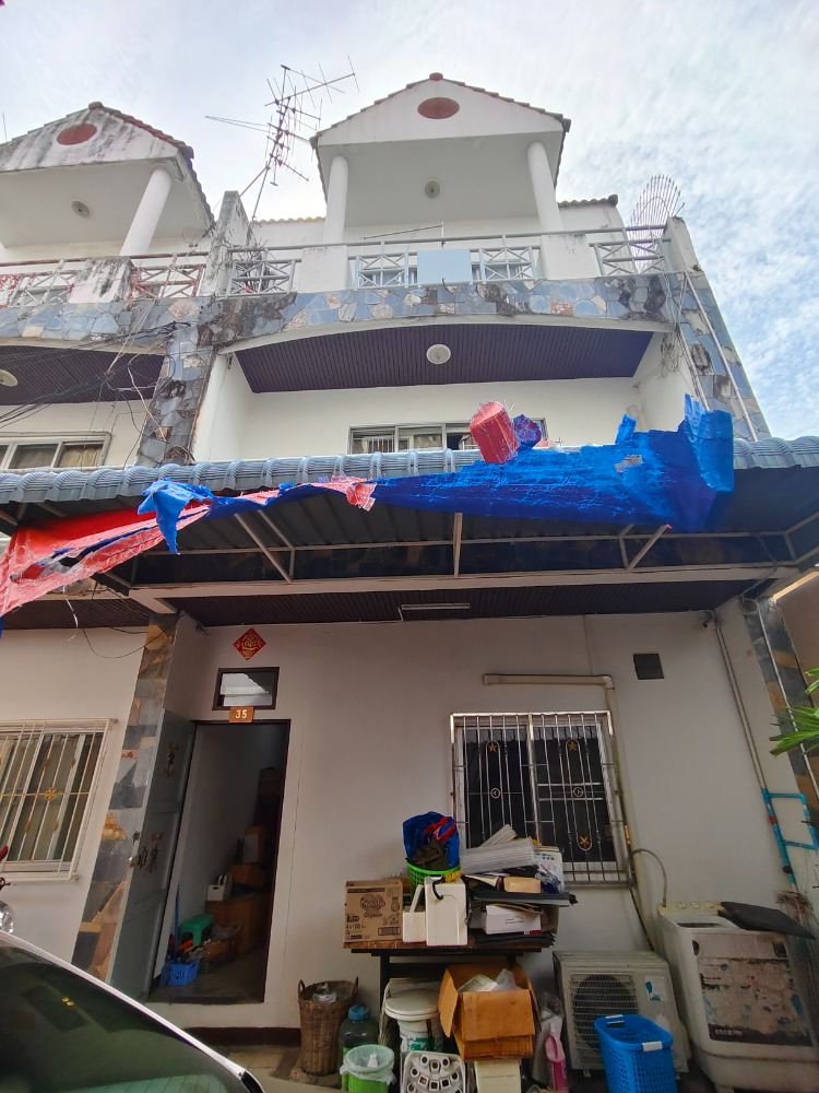 For SaleTownhouseRatchadapisek, Huaikwang, Suttisan : 3-storey townhouse, Suthisan, good location, good price, cheapest in Huai Khwang area, Sutthanivet Soi, next to the Turkish Embassy