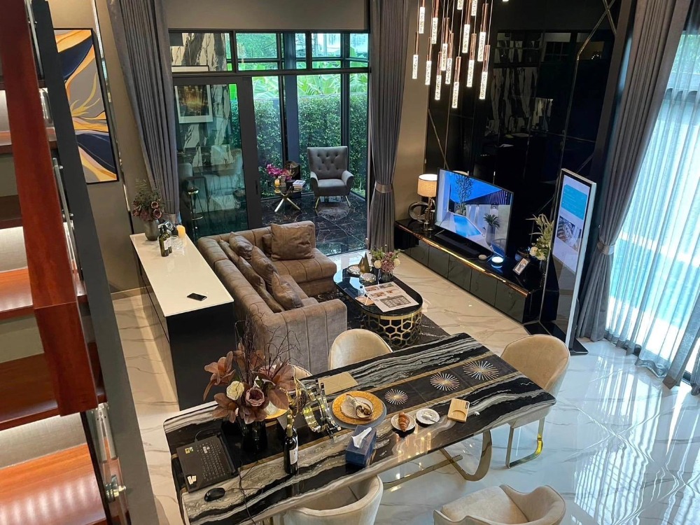 For SaleTownhouseLadprao, Central Ladprao : Luxurious townhome for sale, modern style, 3.5 floors, with built-in swimming pool, fully furnished, corner unit, private .Ready to move in!!.