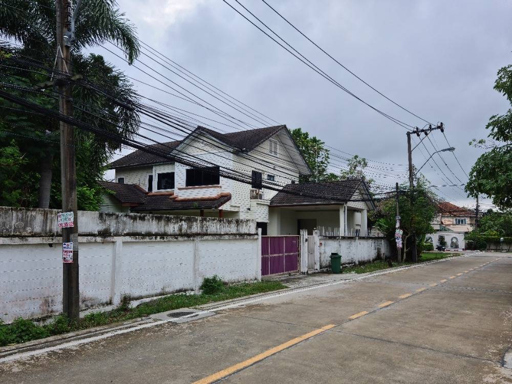 For RentHouseBangna, Bearing, Lasalle : Single house for rent, Bangna area, near Makro Bang Phli, only 6 minutes.