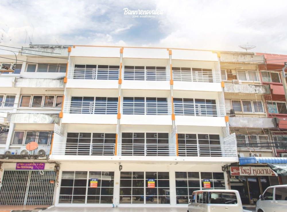 For RentShop HouseLadprao101, Happy Land, The Mall Bang Kapi : Commercial building, 4 floors, 4 open halls, 4 bathrooms, a lot of space, 208 sq m., HAPPYLAND location, Line 3, good location, suitable for both living and doing business, near the Yellow Line # near The Mall Bangkapi, price only 4.5 million baht / unit