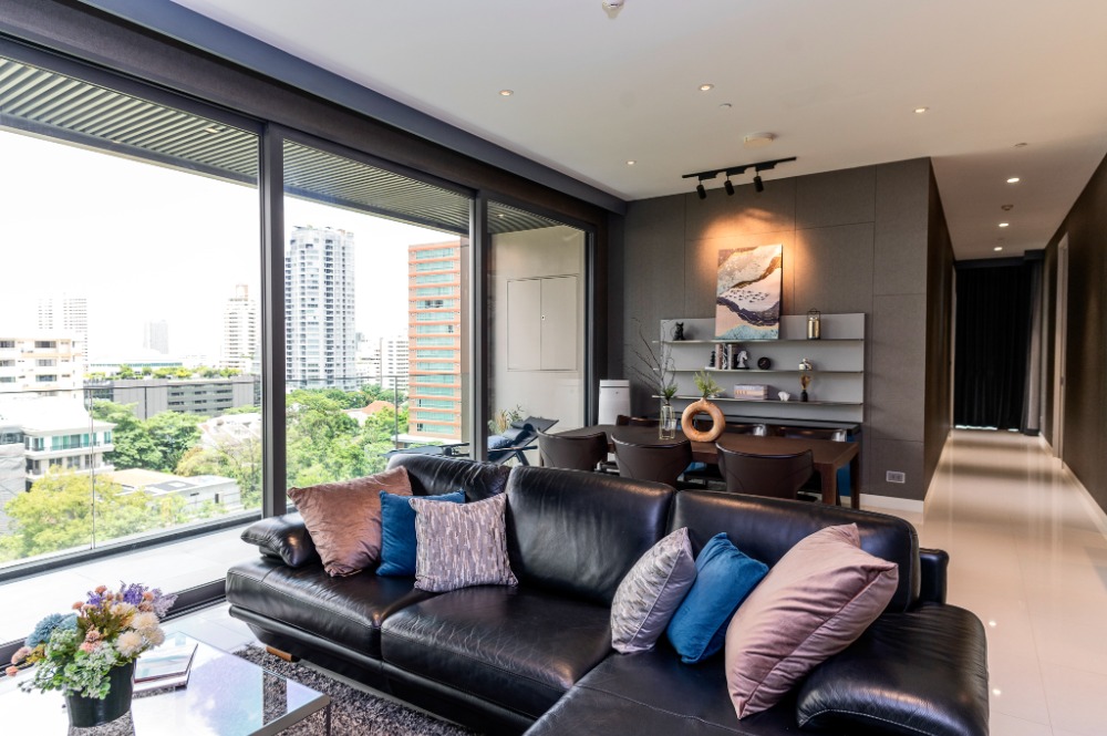 For SaleCondoSukhumvit, Asoke, Thonglor : Luxury condo in the heart of Phrom Phong, corner unit, beautiful open view, not blocked, fully furnished ✨Vittorio Sukhumvit 39✨2 bedrooms, 3 bathrooms, size 141.67 sq m, near BTS Phrom Phong Tel.0982645161