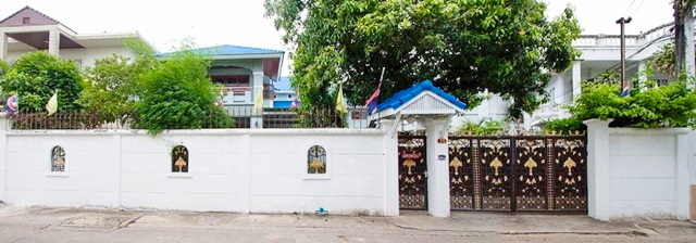 For RentHouseKaset Nawamin,Ladplakao : MRT Chokchai4 1.7 km. Mansion for rent 6bed Chokchai 4 Soi 22-32 Large 3-storey house Lotus Chokchai