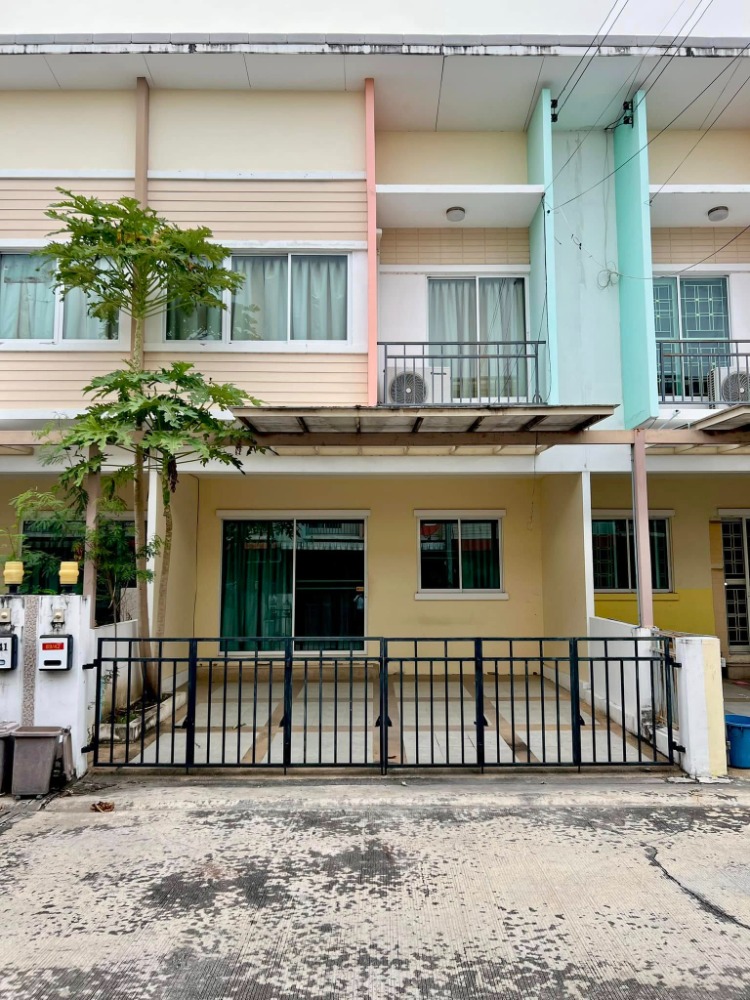 For SaleTownhousePathum Thani,Rangsit, Thammasat : For sale: 2-storey townhouse, Baan Sinthap 3, Lam Luk Ka Khlong 3, location near Lat Sawai Central Market (Advertisement Code C- 0769) For sale: 2-storey townhouse, beautiful house