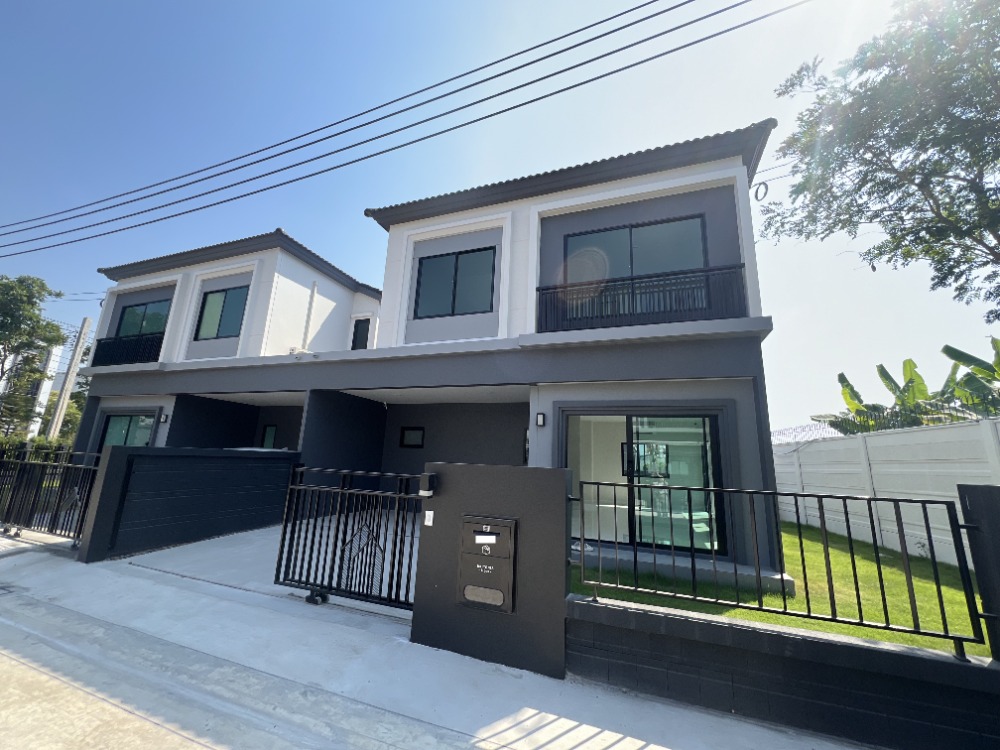 For RentHouseSamut Prakan,Samrong : RH010524 2-storey detached house for rent, corner house, Britannia Bangna - Theparak Km.24 (Bang Bo District, Samut Prakan)