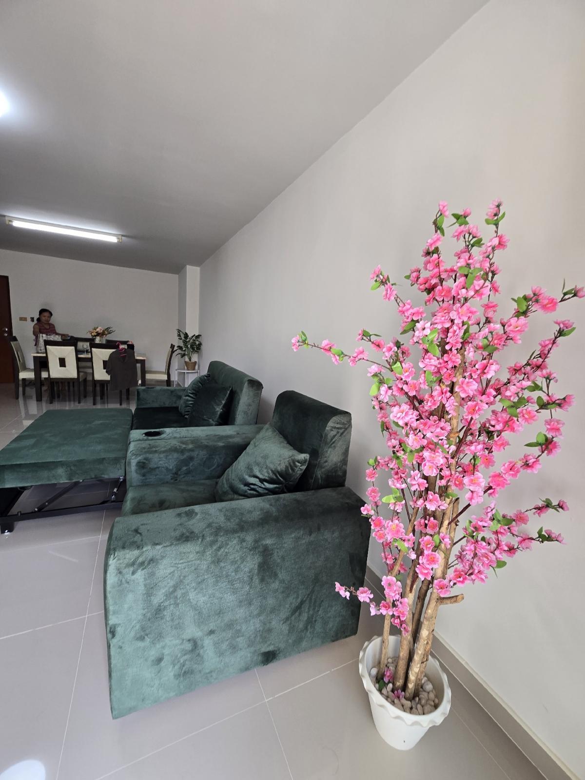 For RentCondoRama3 (Riverside),Satupadit : Large room for rent, 3 bedrooms, 2 bathrooms **Newly decorated** Very beautiful room, almost all new furniture