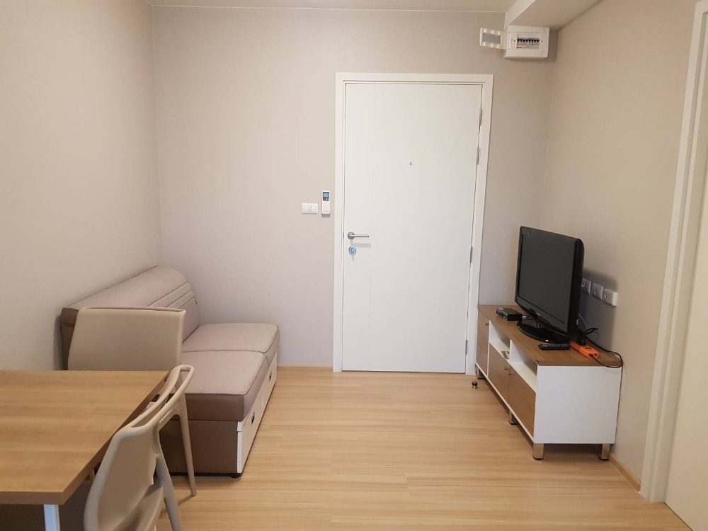 For RentCondoChaengwatana, Muangthong : Urgent for rent.. Beautiful room, fully furnished, comfortable to live in **Free parking for 1 car** **Free condo common fee, price only 8000.-/month!!